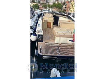 Tornado 38 Flush Deck