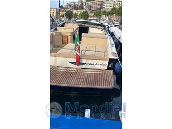 Tornado 38 Flush Deck