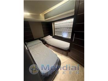 Azimut 68s