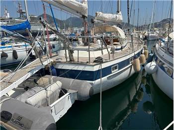 Hallberg Rassy 42