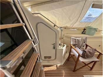 Ferretti 54