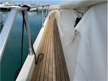 Ferretti 54