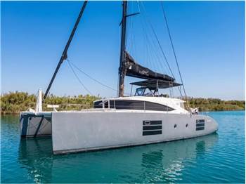 C.N.Catamaran Center Nyx 565
