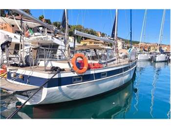 Hallberg Rassy 42