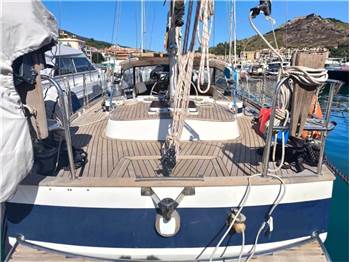 Hallberg Rassy 42
