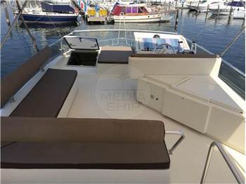 Ferretti 150