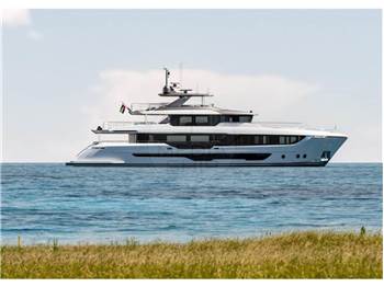 Gulf Craft Majesty 112