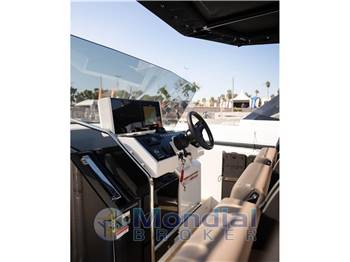 De Antonio Yachts D32
