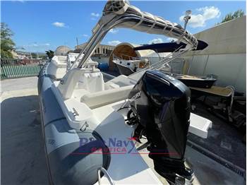 Master 699 con Mercury 200cv V6