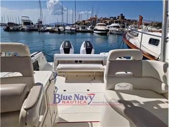 Boston Whaler 305 Conquest 2 x 300 Mercury V8 VERADO