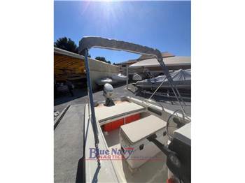 Boston Whaler 17 Montauk + Evinrude E tec 90cv 2026