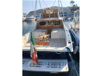 Bertram 31 Flybridge Cruiser