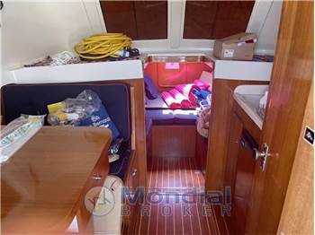 Bertram 31 Flybridge Cruiser