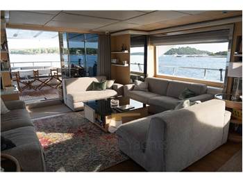 Benetti Delfino 93'
