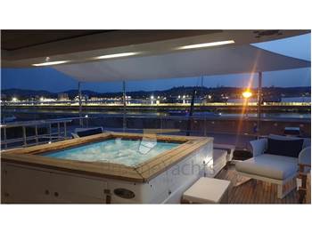 Benetti Delfino 93'