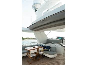 Benetti Delfino 93'