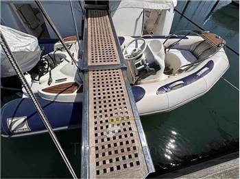 Azimut 46