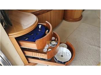 Azimut 46