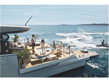 Azimut Seadeck 9