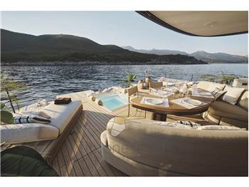 Azimut Seadeck 9