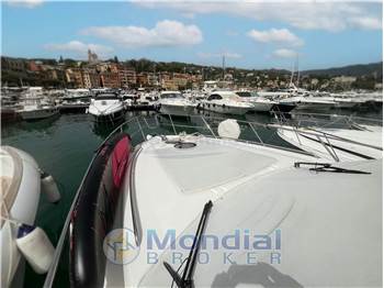 Princess Yachts 42 Fly