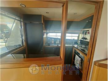 Ferretti Yachts 630