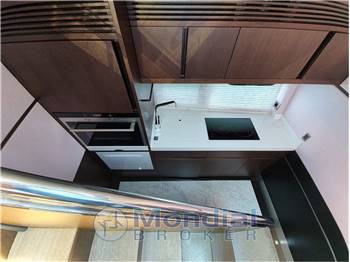 Galeon 700 Skydeck