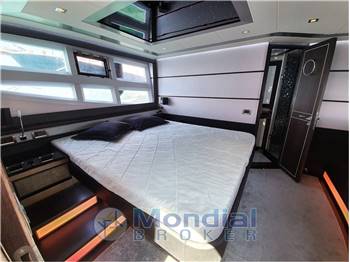 Galeon 700 Skydeck