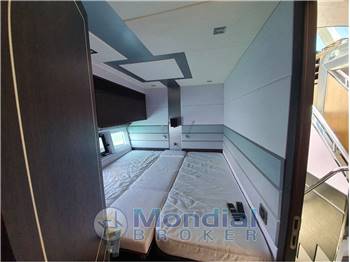 Galeon 700 Skydeck