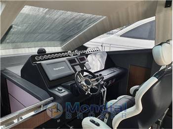 Galeon 700 Skydeck