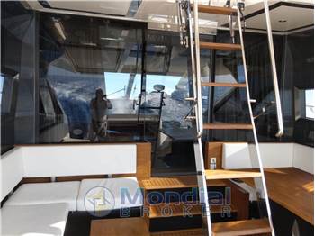 Galeon 700 Skydeck
