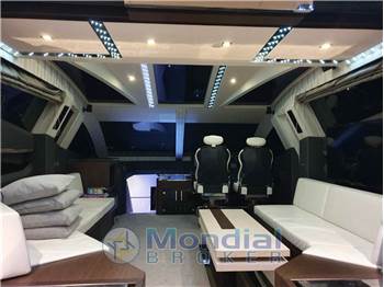 Galeon 700 Skydeck