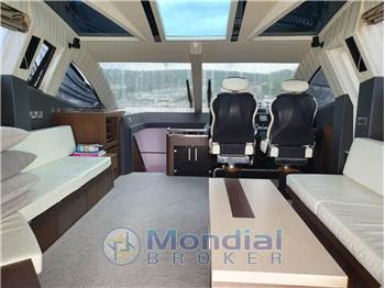 Galeon 700 Skydeck