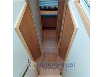 Motor Yacht Blue Navy 430 Cruiser
