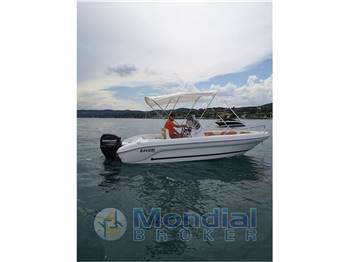 Noleggio Rent Charter Ranieri Shark 19 - senza patente
