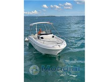 Noleggio Rent Charter Ayros XA 24 Walkaround - con patente