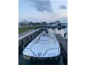 Boston Whaler Montauk 210