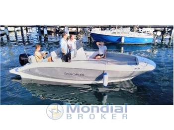Noleggio Rent Charter Andromeda 580 - senza patente
