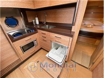 Azimut 48