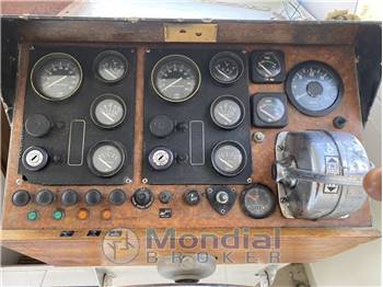 BRUNSWICH BERTRAM 28 SEDAN