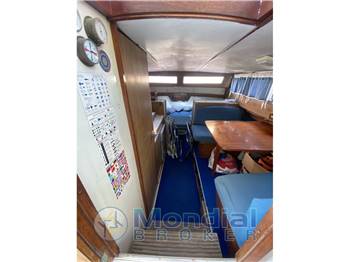 BRUNSWICH BERTRAM 28 SEDAN