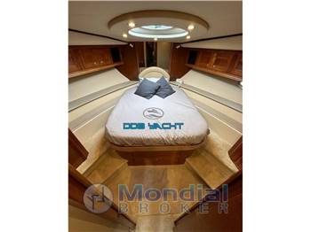 CRUISERS YACHT 5470 EXPRESS