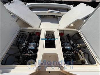 BERTRAM 28 MOPPIE