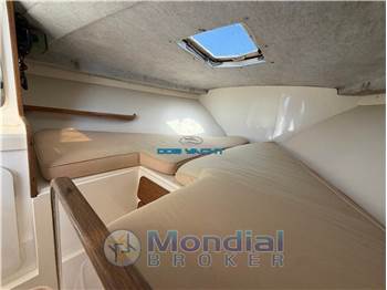 BERTRAM 28 MOPPIE