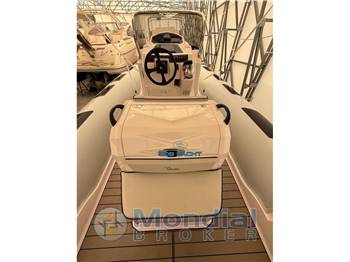 RANIERI CAYMAN 26 SPORT TOURING