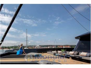 SUNREEF 80 SAILING