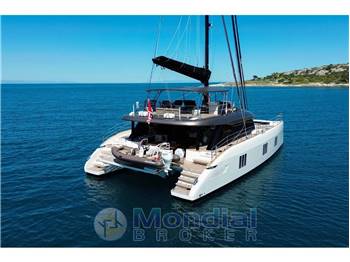 SUNREEF 60 SAILING