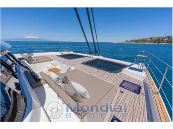 SUNREEF 60 SAILING