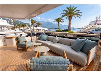 Custom Line Navetta 42