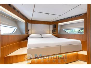 FERRETTI Ferretti 670